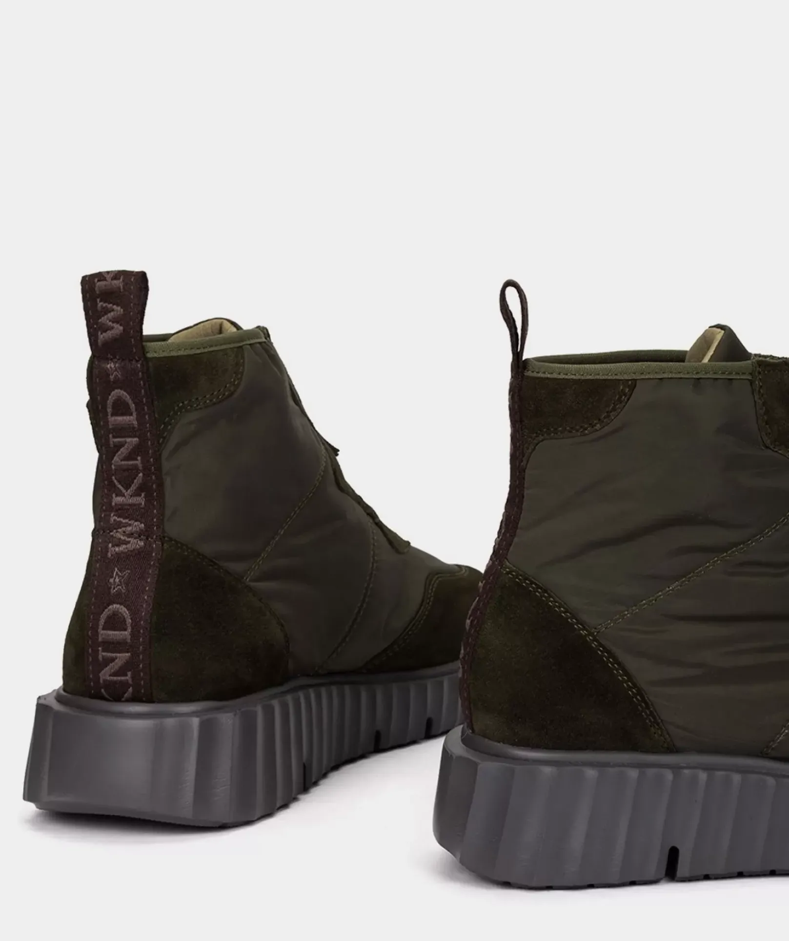 Chaussure Pedro Miralles Baskets En Cuir Fendu Et Textile De Couleur Vert Fonce Meme Kaki