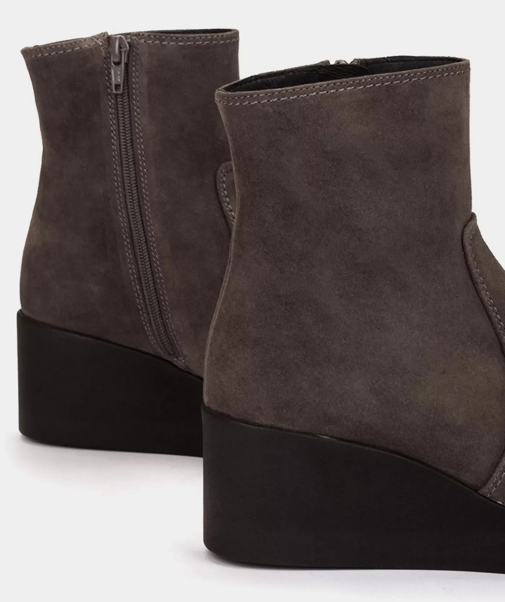 Chaussure Pedro Miralles Bottines A Semelle Compensee Avec Plateforme En Croute De Cuir Grise Velour Iman