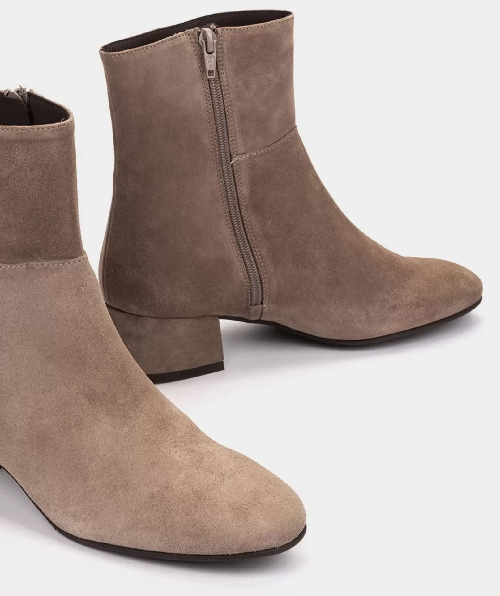 Chaussure Pedro Miralles Bottines En Croute De Cuir De Couleur Taupe Velour Marmota