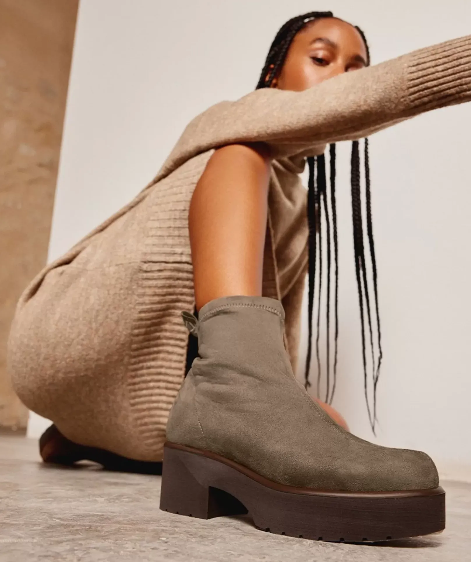 Chaussure Pedro Miralles Bottines En Tissu Extensible A Effet Daim De Couleur Taupe Ante Strech Taupe