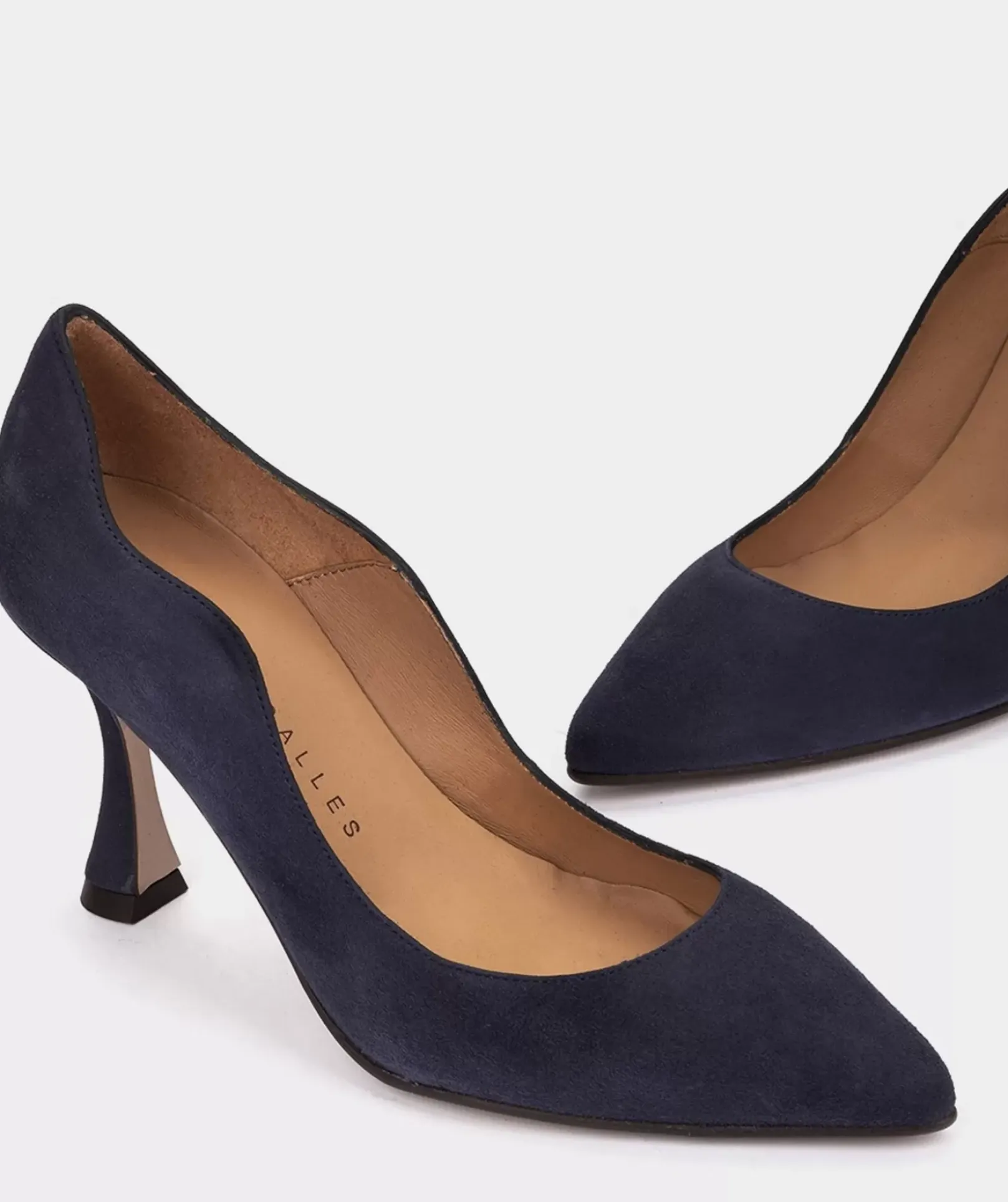 Chaussure Pedro Miralles Chaussures A Talons Avec Un Bout Pointu Fin, En Daim Bleu Marine. Amalfi Navy