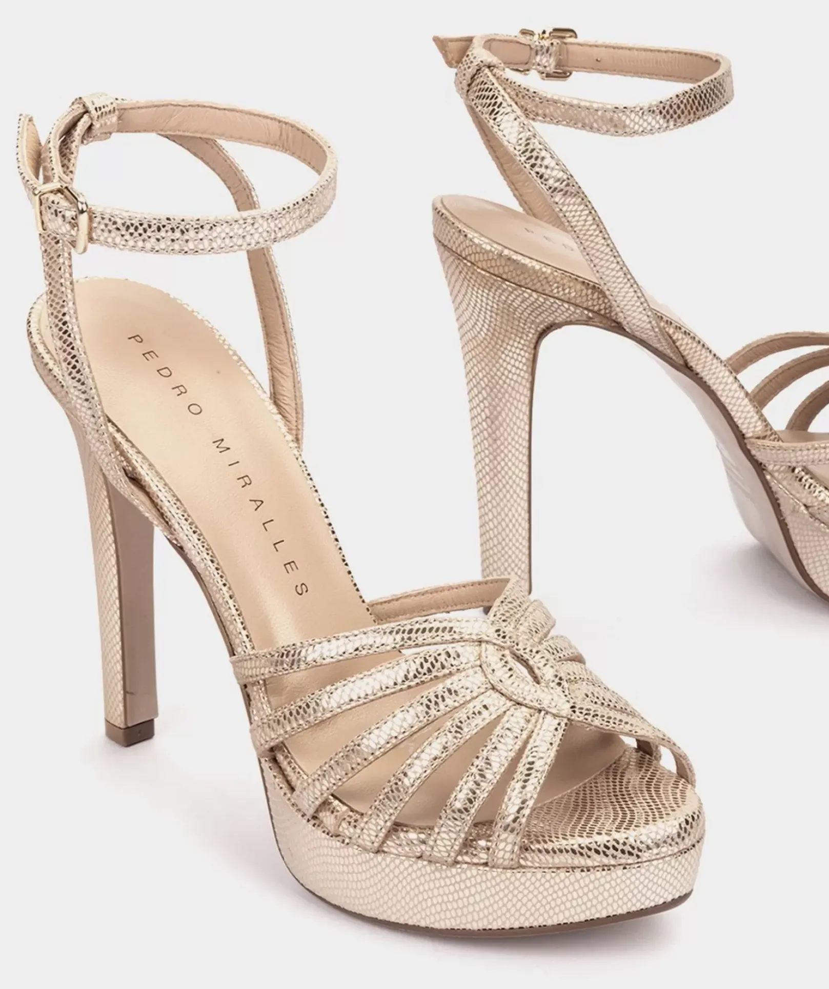 Chaussure Pedro Miralles Sandales A Talons Avec Plateforme En Cuir Gaufre Metallique De Couleur Platine Serpiente Metal Platino